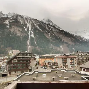 L'aiguille - Center Of - View Mont-blanc Apartment